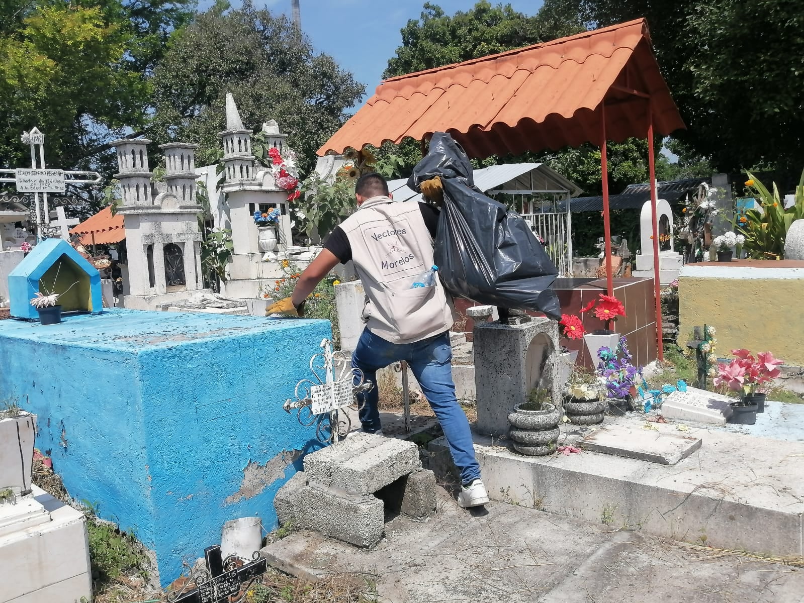 SE DIO POR TERMINADA JORNADA DE DESCACHARRIZACIÓN EN PANTEONES DEL MUNICIPIO.