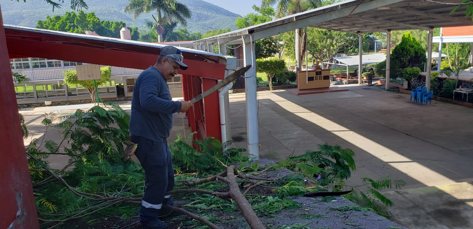 PROTECCIÓN CIVIL TLALTIZAPÁN REALIZA LABORES EN PLANTELES EDUCATIVOS DEL MUNICIPIO.