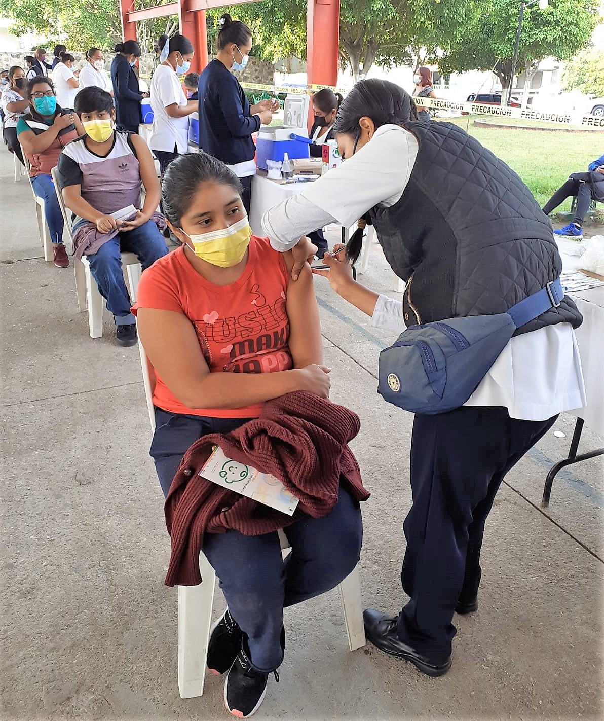 PRIMER DIA DE APLICACIÓN DE VACUNA PFIZER CONTRA COVID 19,  A JOVENES DE 18 A 29 AÑOS DE EDAD. 