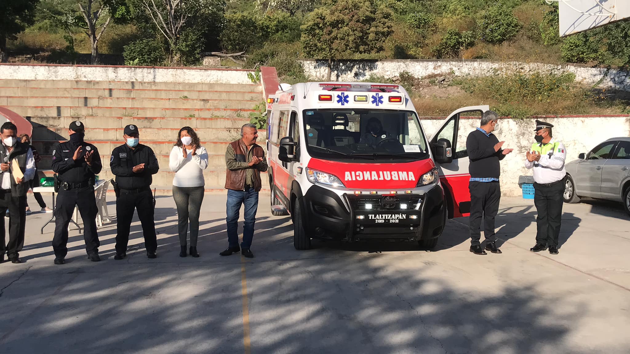 SE REALIZÓ LA ENTREGA DE UNA AMBULANCIA A SEGURIDAD PÚBLICA.