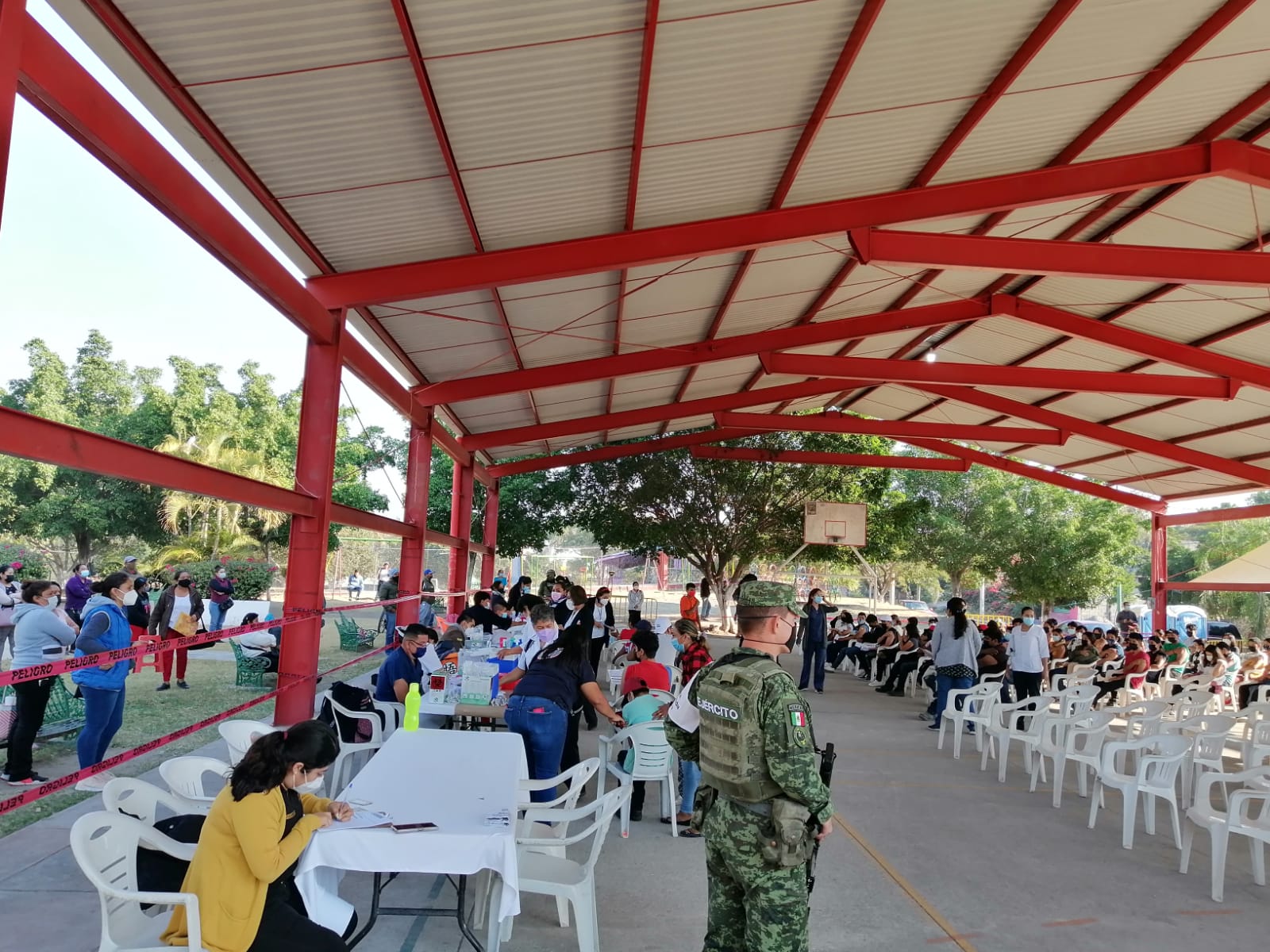 SE APLICÓ VACUNA CONTRA COVID 19 A JOVENES DE 15 A 17 AÑOS EN TLALTIZAPÁN.