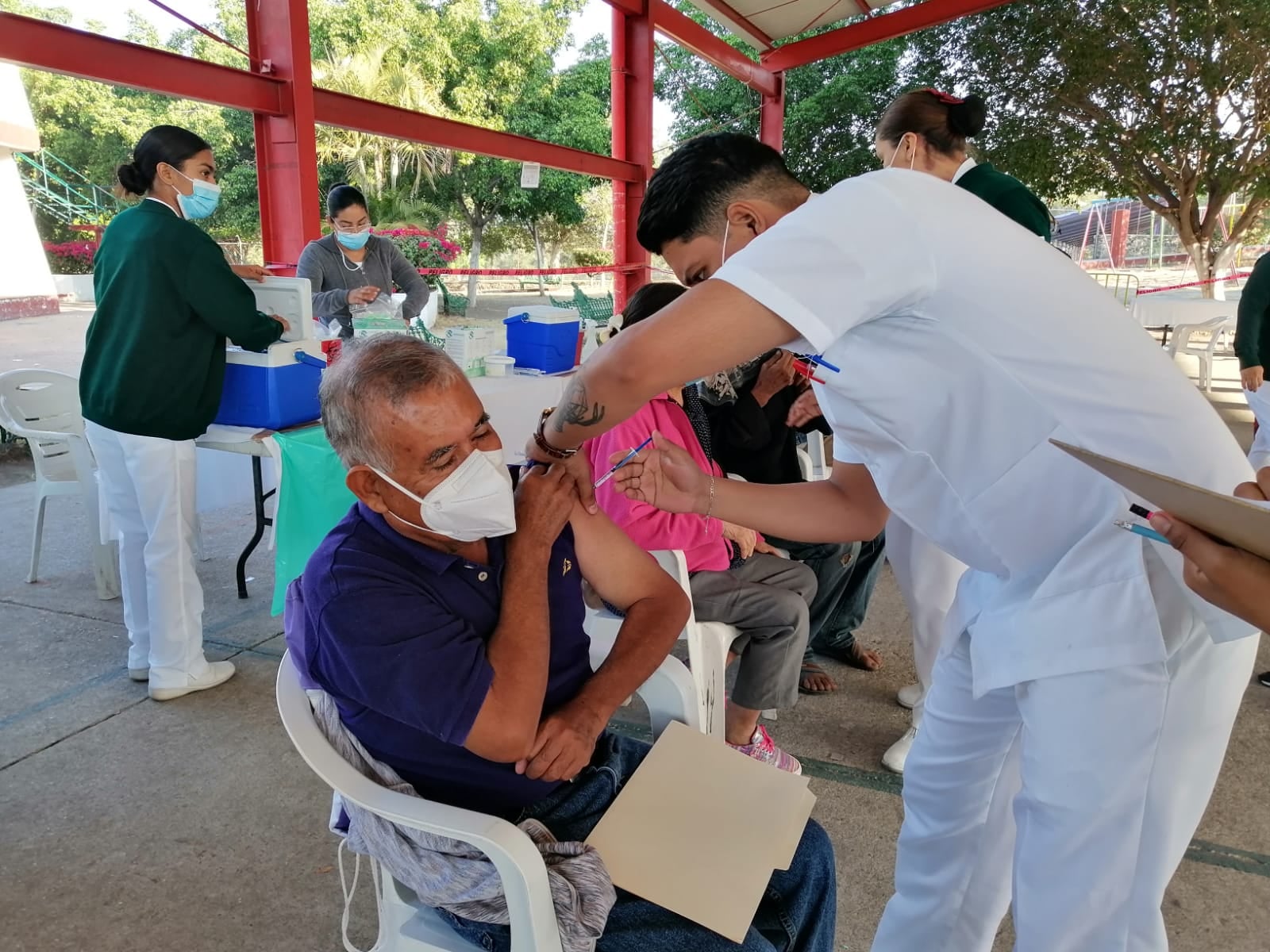 CONCLUYÓ VACUNACIÓN DE DOSIS DE REFUERZO CONTRA EL COVID-19 EN TLALTIZAPÁN PARA ADULTOS DE 60 Y MAS.