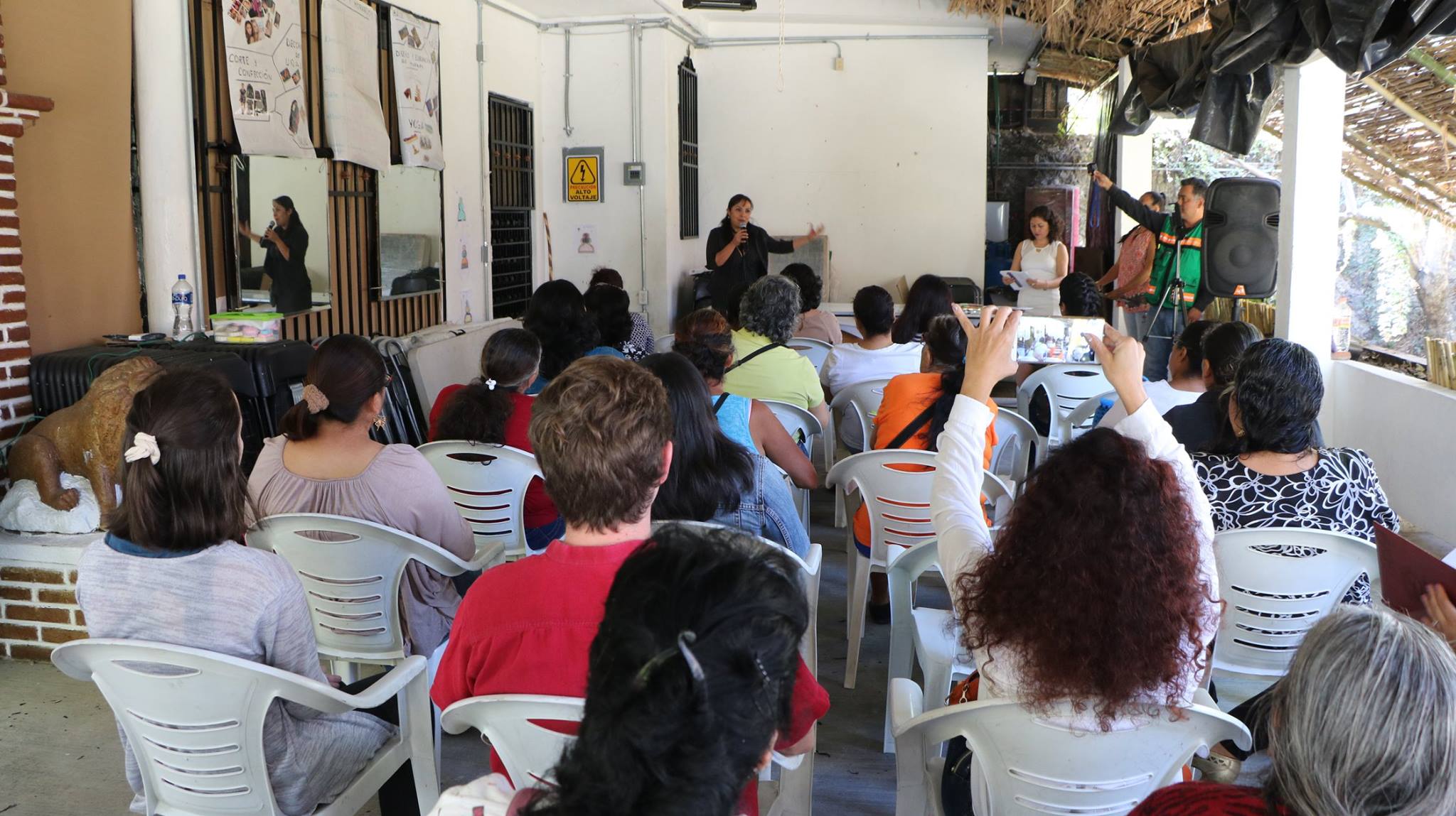 SE LLEVÓ A CABO EL PRIMER ENCUENTRO ENTRE MUJERES DE TLALTIZAPÁN.