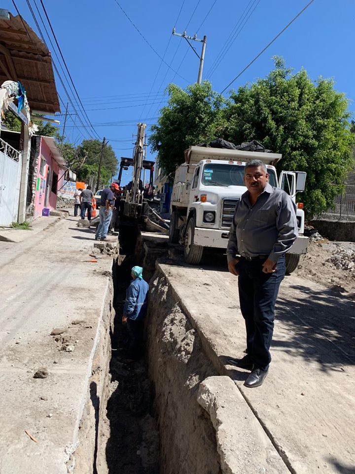 TRABAJOS DE REPARACIÓN DE DRENAJE COLAPSADO EN SANTA ROSA TREINTA.