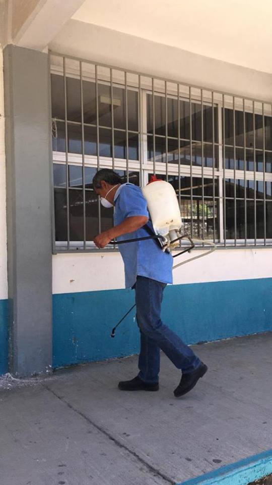 BIENESTAR SOCIAL ATENDIENDO SOLICITUD DE APOYO EN LA SECUNDARIA EMIGDIO MARMOLEJO LEÓN DE STA. ROSA TREINTA.