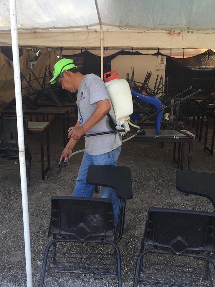 FUMIGANDO EN EL BARRIO DE SAN MARCOS.