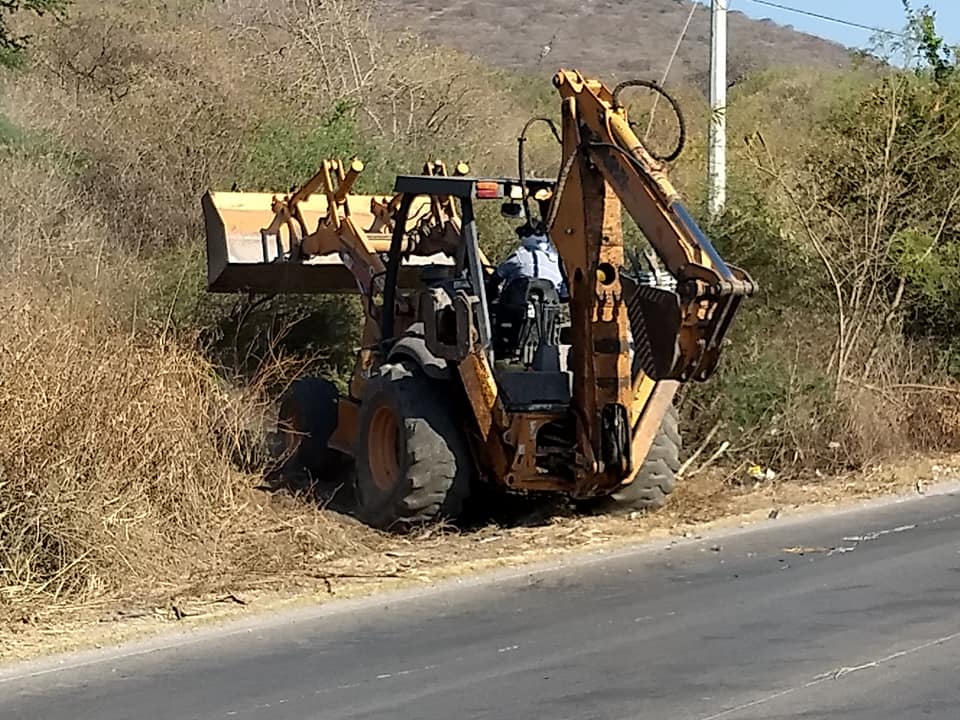 LIMPIEZA A ORILLAS DE LA CARRETERA LOCAL TLALTIZAPÁN - BONIFACIO GARCÍA.