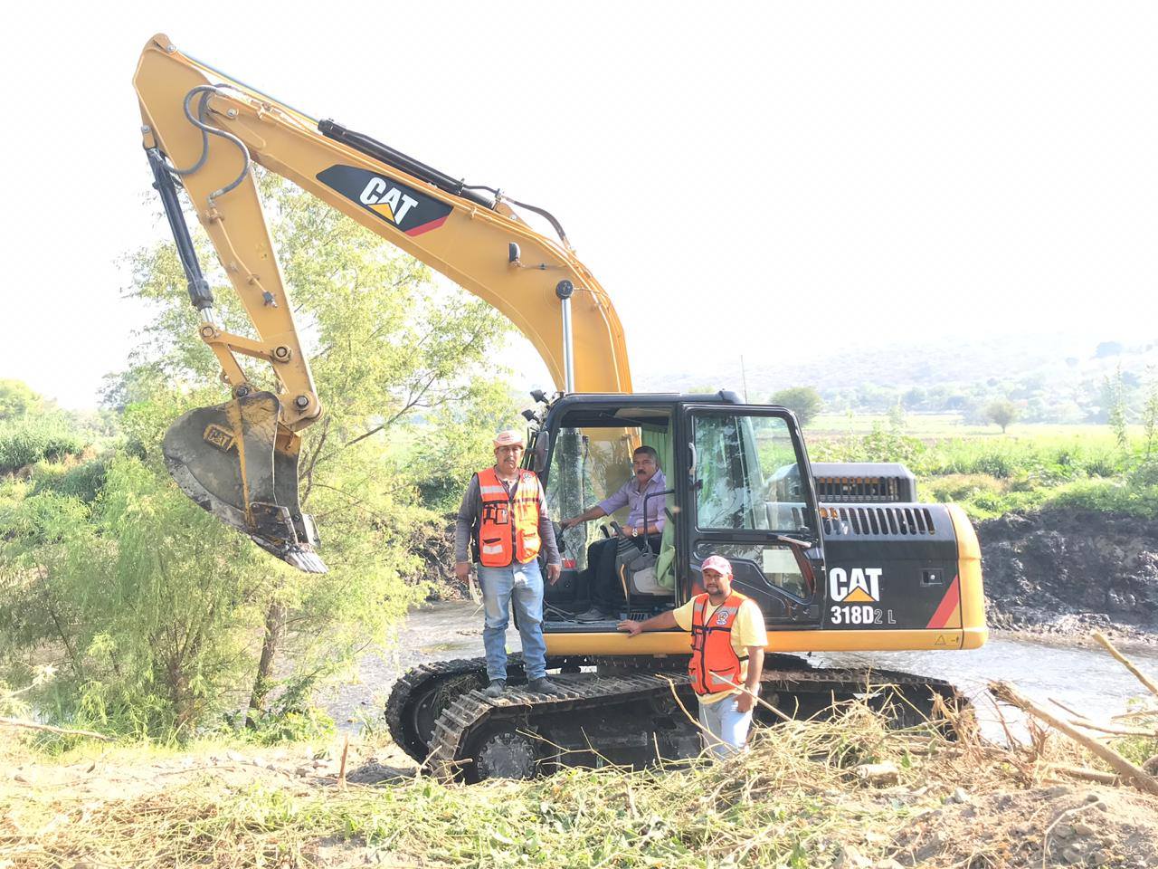 SE INICIARON TRABAJOS DE DESAZOLVE EN EL RÍO YAUTEPEC.