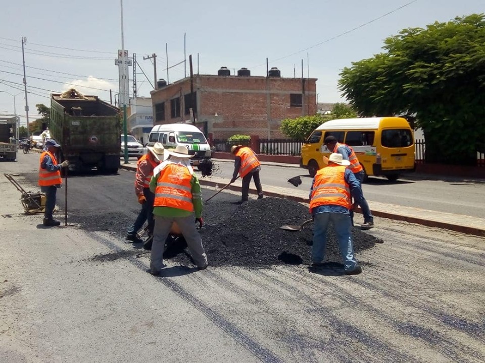 SE REALIZARON TRABAJOS DE BACHEO EN EL MUNICIPIO DE TLALTIZAPÁN.