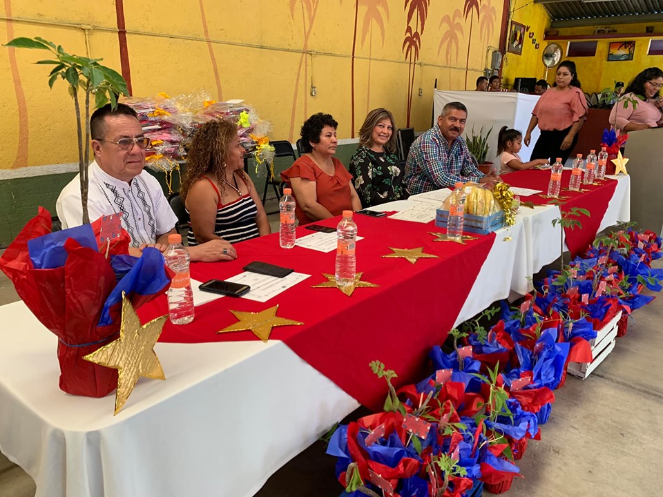 EL PRESIDENTE MUNICIPAL COMO PADRINO DE GENERACIÓN DEL CENTRO DE ASISTENCIA INFANTIL COMUNITARIO  MARÍA ANTONIETA ESTRADA CAJIGAL.