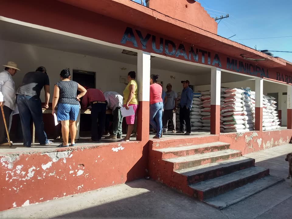 ENTREGA DE FERTILIZANTES A EJIDATARIOS DE BARRANCA HONDA.