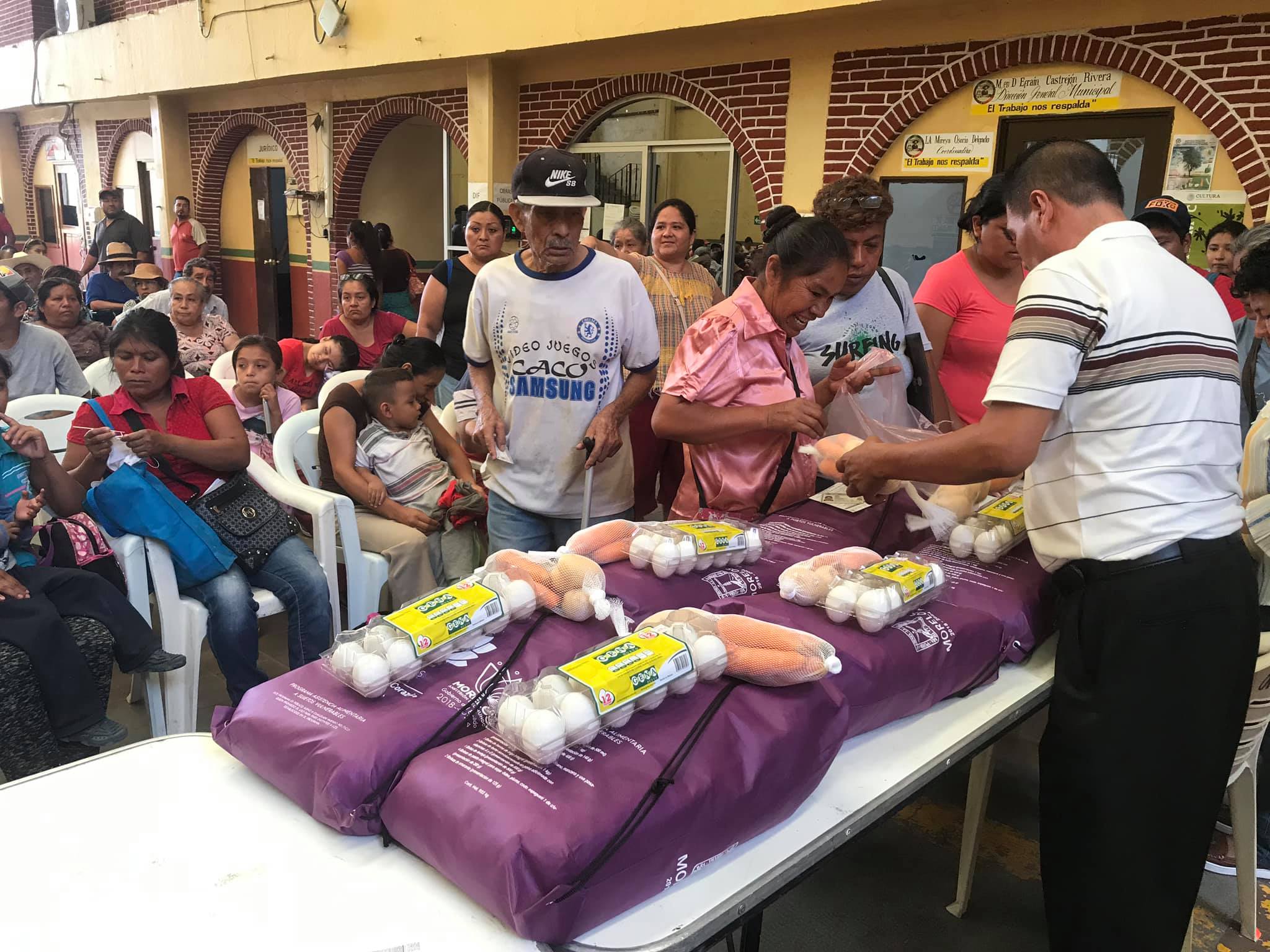 ENTREGA DE DESPENSAS POR PARTE DEL DIF MUNICIPAL Y DIF ESTATAL AL MUNICIPIO DE TLALTIZAPÁN.