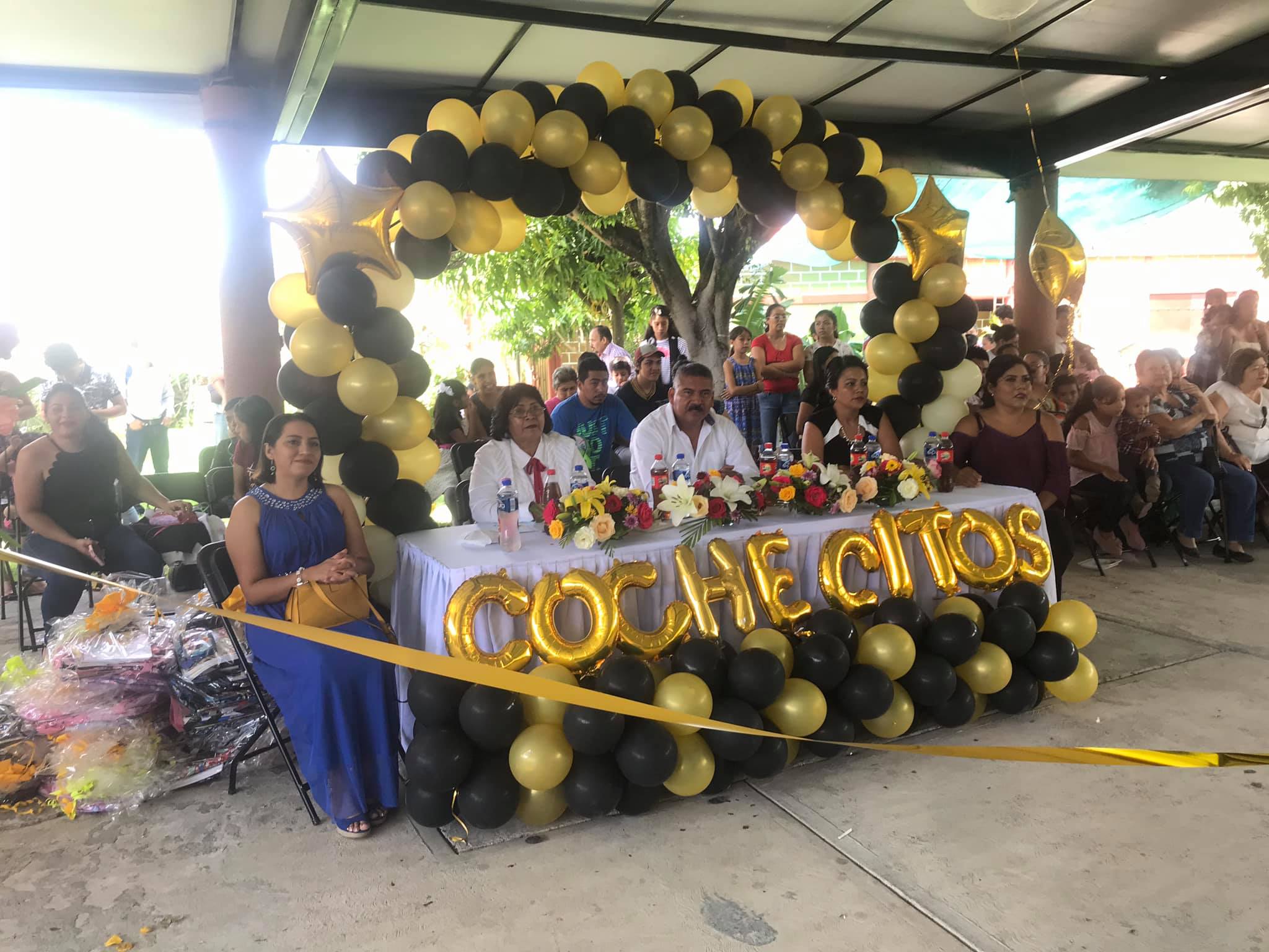 EL PRESIDENTE MUNICIPAL COMO PADRINO DE GENERACIÓN DE LA CLAUSURA DEL COLEGIO NFANTIL COCHECITOS EN SANTA ROSA 30.