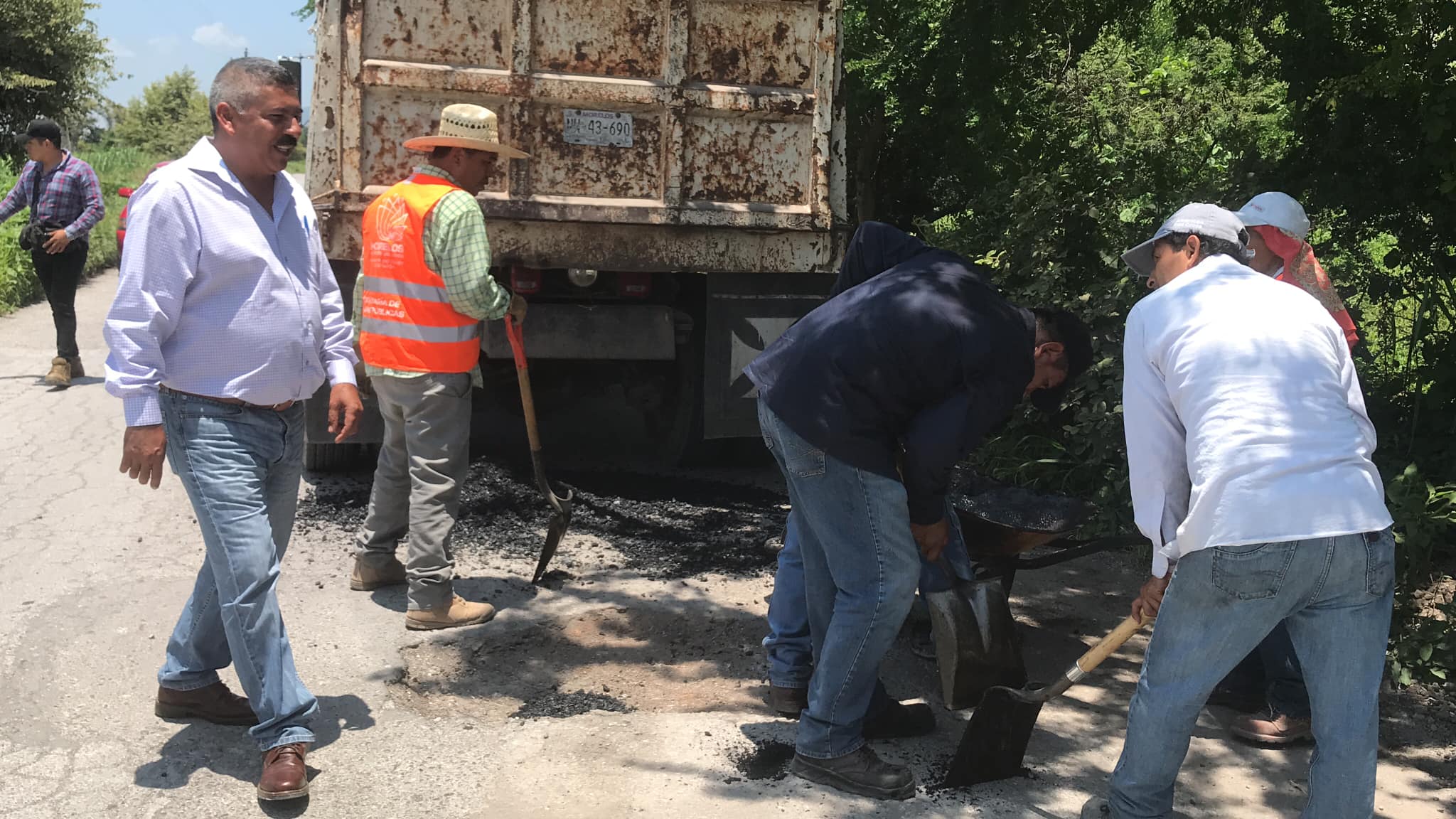 CONTINÚAN LOS AVANCES DEL PROGRAMA DE BACHEO EN EL MUNICIPIO DE TLALTIZAPÁN.