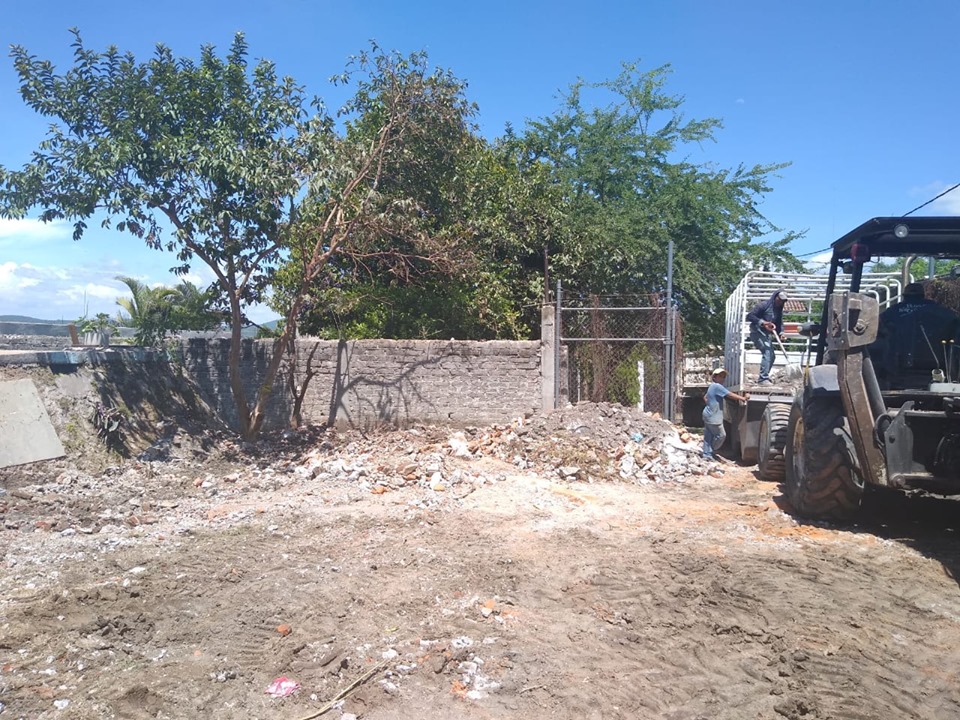 DEMOLICIÓN DE TANQUE ELEVADO.