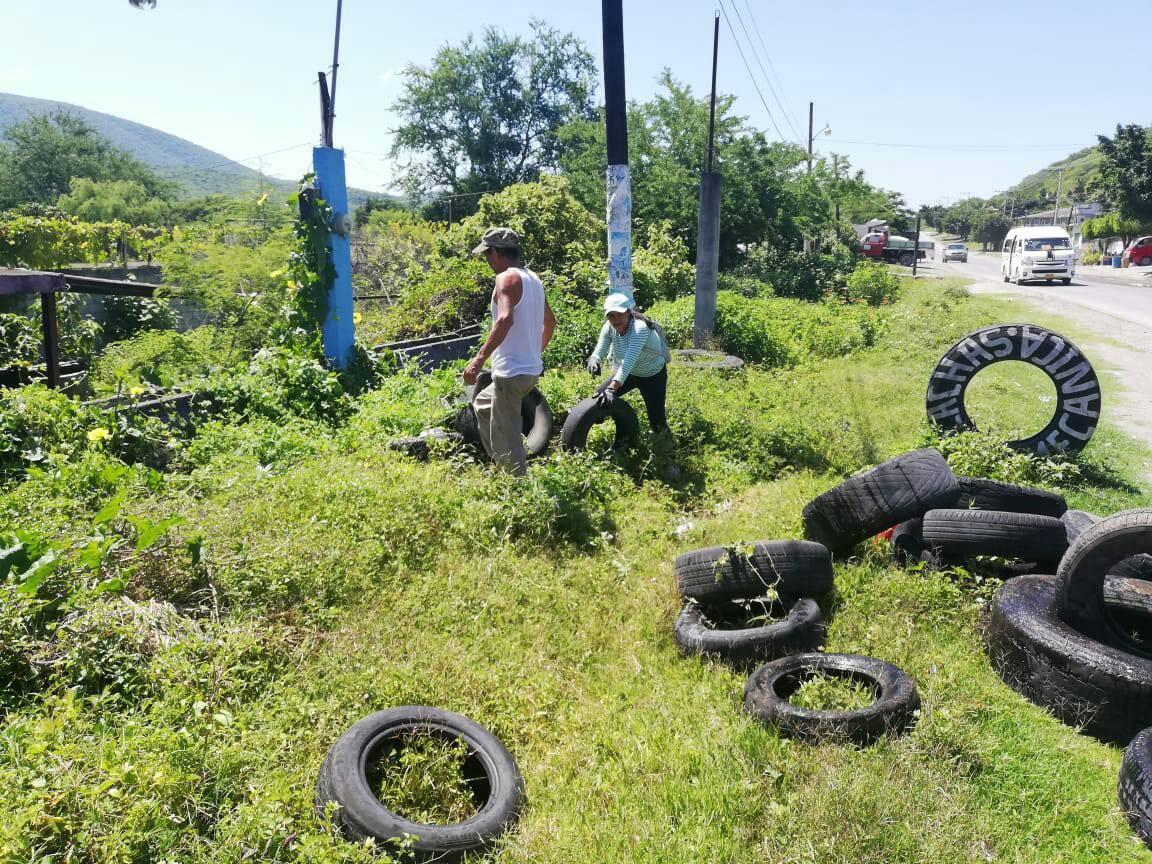 DESCACHARRIZACIÓN EN LA COMUNIDAD DE BONIFACIO GARCÍA (COL. ALEJANDRA).