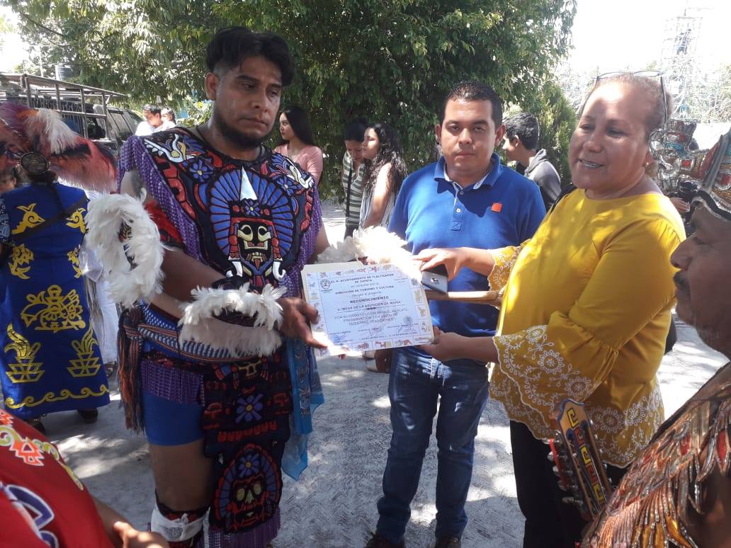 ENTREGA DE RECONOCIMIENTO AL GRUPO 