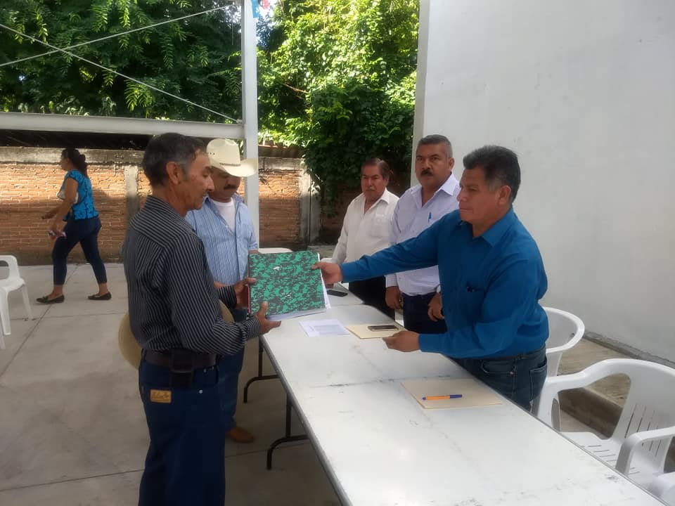 EL PRESIDENTE MUNICIPAL DE TLALTIZAPÁN ENTREGÓ RESULTADOS DE PRUEBAS DE BRUCELOSIS A GANADEROS.