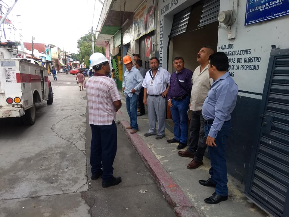 PRESIDENTE MUNICIPAL SUPERVISANDO TRABAJOS DE REMODELACIÓN DEL PALACIO MUNICIPAL.