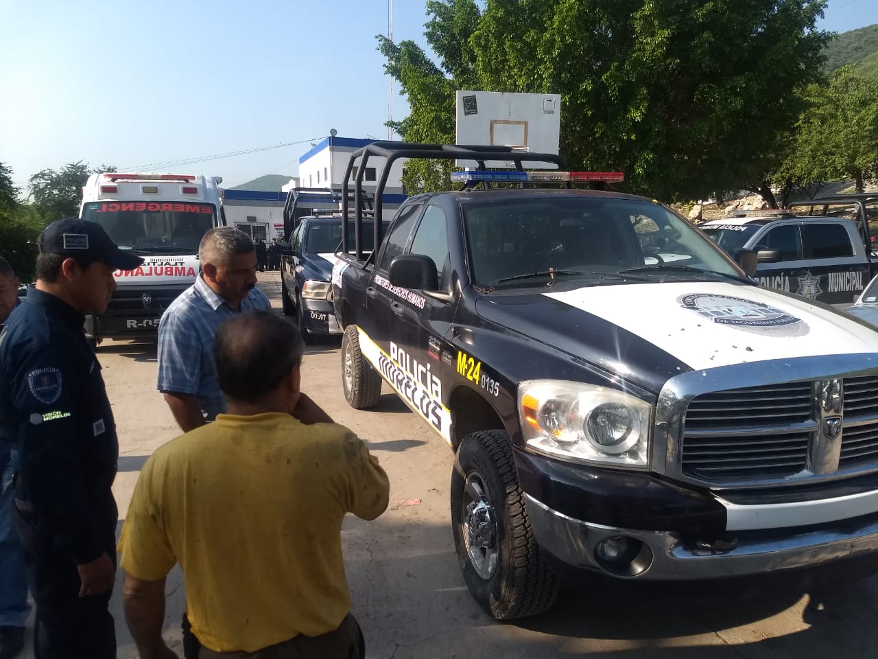 EL PRESIDENTE MUNICIPAL DE TLALTIZAPÁN REALIZÓ UNA VISITA AL PARQUE VEHICULAR DE LA POLICÍA DEL MUNICIPIO.