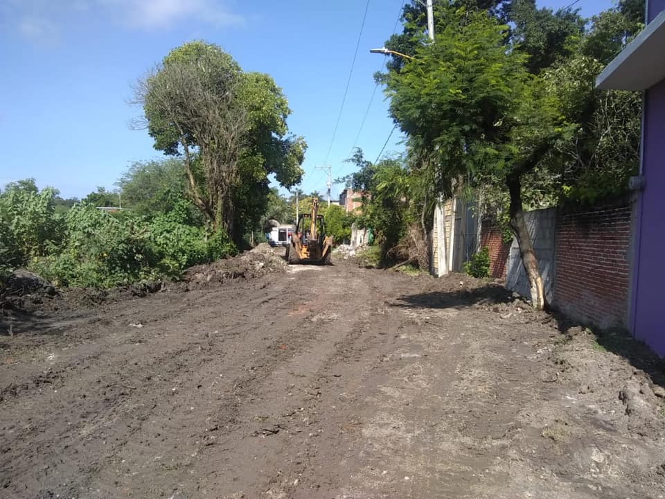 SE REALIZARON TRABAJOS DE EMPAREJAMIENTO EN LA COL. PLAN DE AYALA DEL MUNICIPIO DE TLALTIZAPÁN.