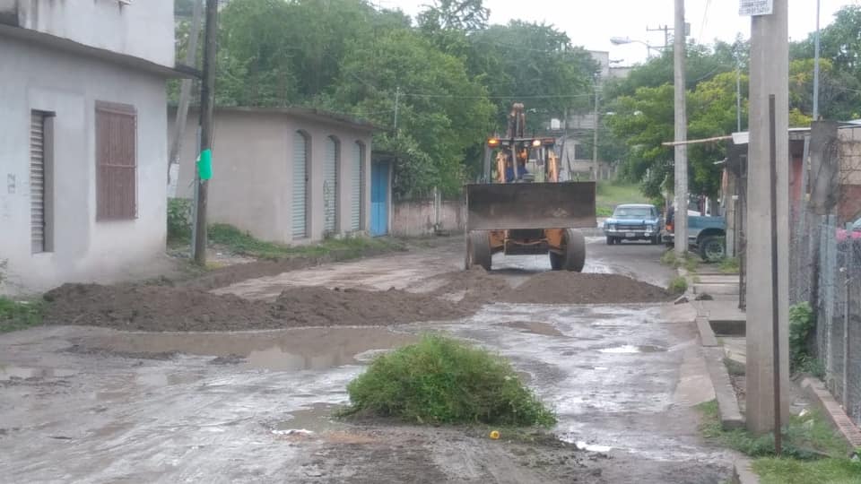 SE REALIZARON TRABAJOS DE EMPAREJAMIENTO EN LA UNIDAD HABITACIONAL LAS JUNTAS.