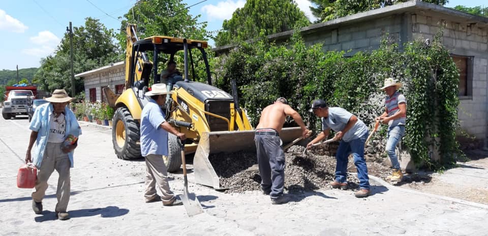 SE REALIZARON TRABAJOS DE LIMPIEZA DE CALLES Y RETIRO DE ESCOMBRO EN LA COMUNIDAD DE SAN PABLO HIDALGO.