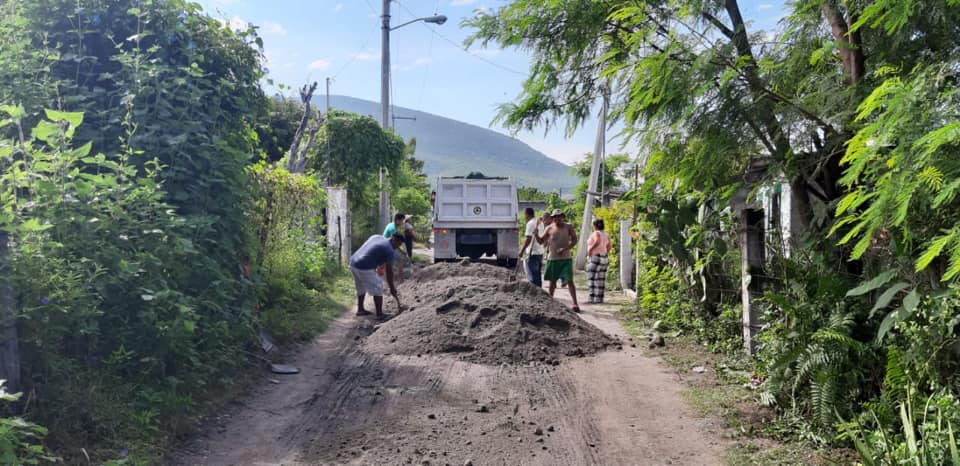 SE LLEVÓ A CABO LIMPIEZA EN LA CALLE AMPLIACIÓN HUATECALCO DE LA COMUNIDAD DE HUATECALCO.