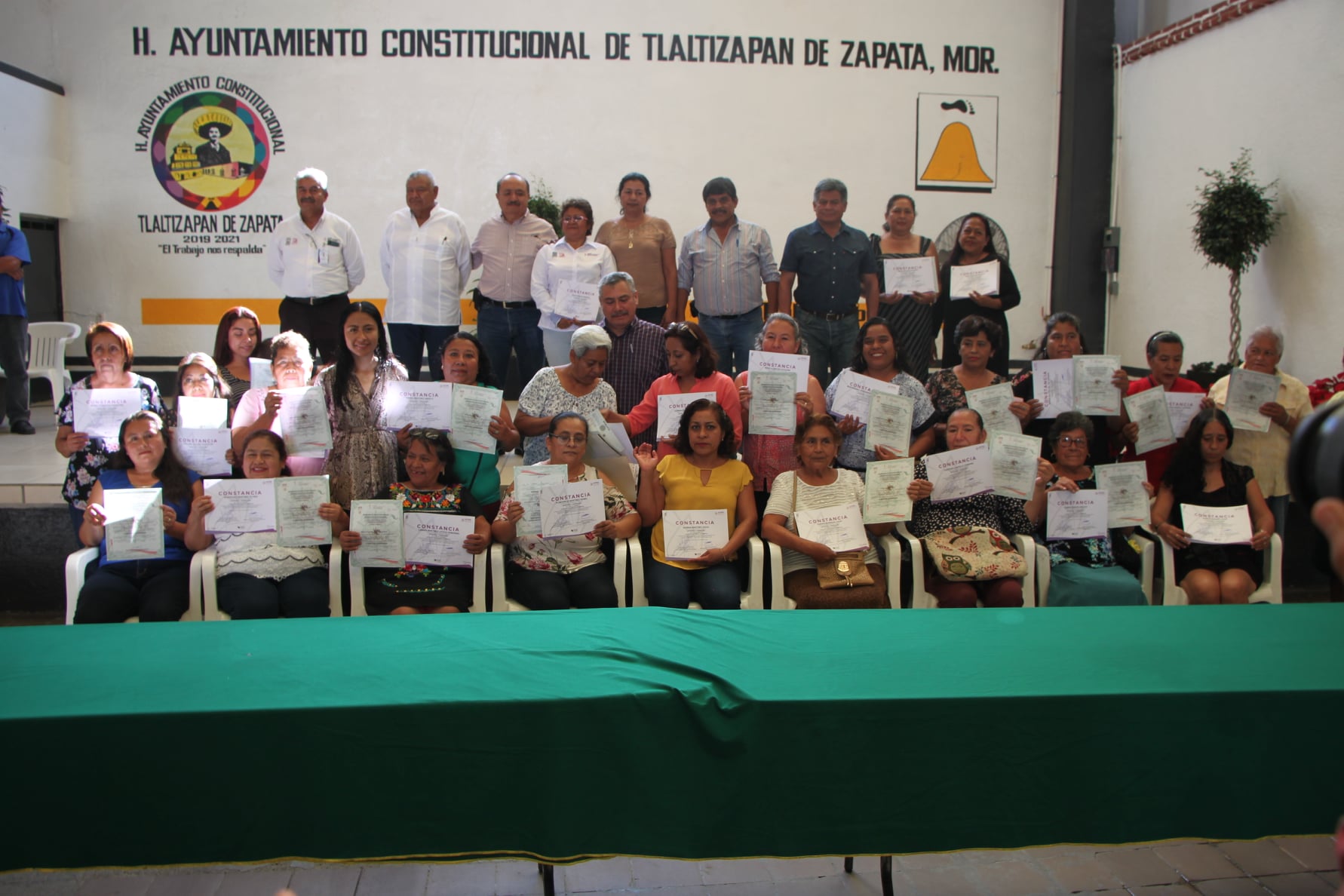 CLAUSURA DE CURSOS Y EXHIBICIÓN DE BORDADO Y DESHILADO PARA AUTO EMPLEO DEL SERVICIO NACIONAL DEL EMPLEO. 