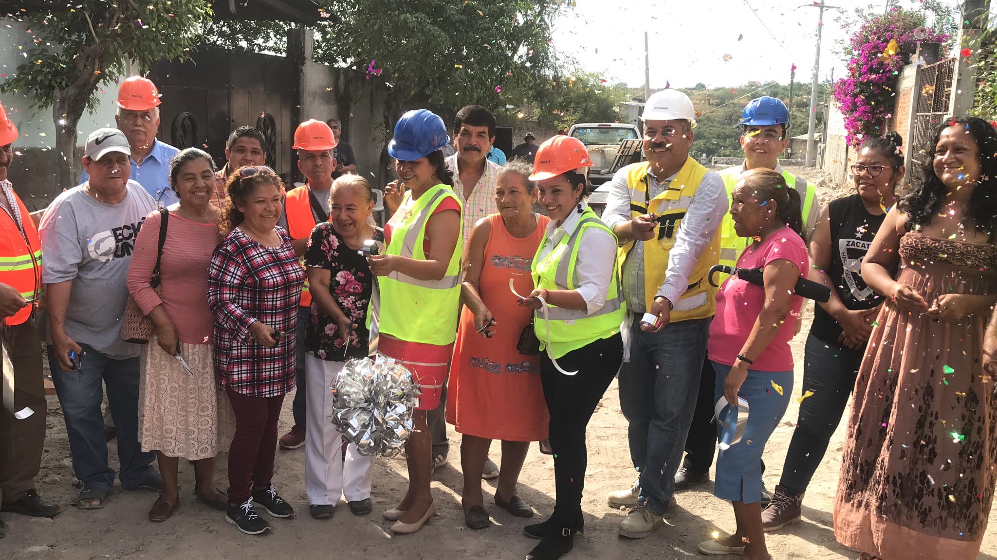 INAUGURACIÓN DE LA CONSTRUCCIÓN DE DRENAJE EN LAS CALLES PEDRO ASCENCIO Y JESÚS SÁNCHEZ DE LA COL. OTILIO MONTAÑO.