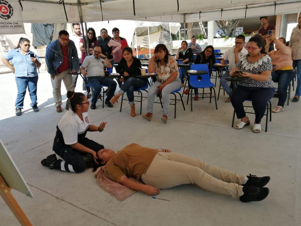 SE LLEVÓ A CABO UNA CAPACITACIÓN POR PARTE DE PROTECCIÓN CIVIL A LA PREPARATORIA #6 DE TLALTIZAPÁN DE ZAPATA.