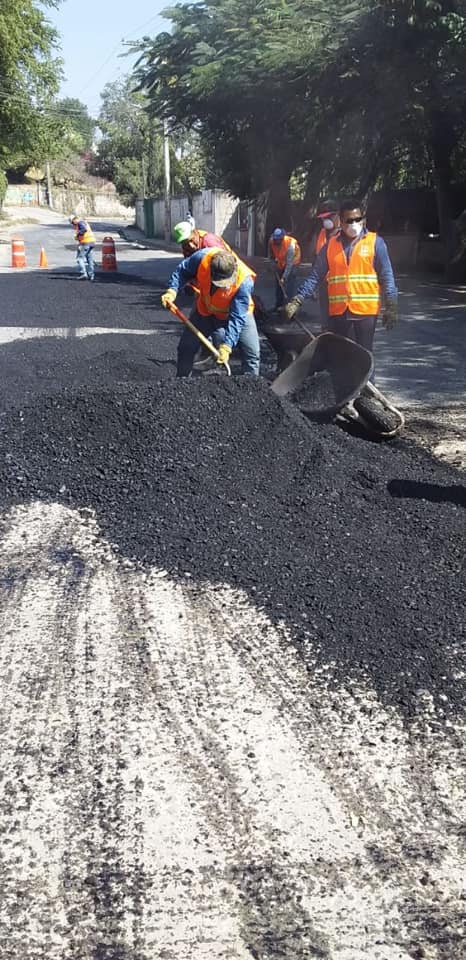 SE REALIZARON TRABAJOS DE BACHEO POR PARTE DE OFICIALÍA MAYOR EN CALLES Y AVENIDAS DEL MUNICIPIO DE TLALTIZAPÁN.