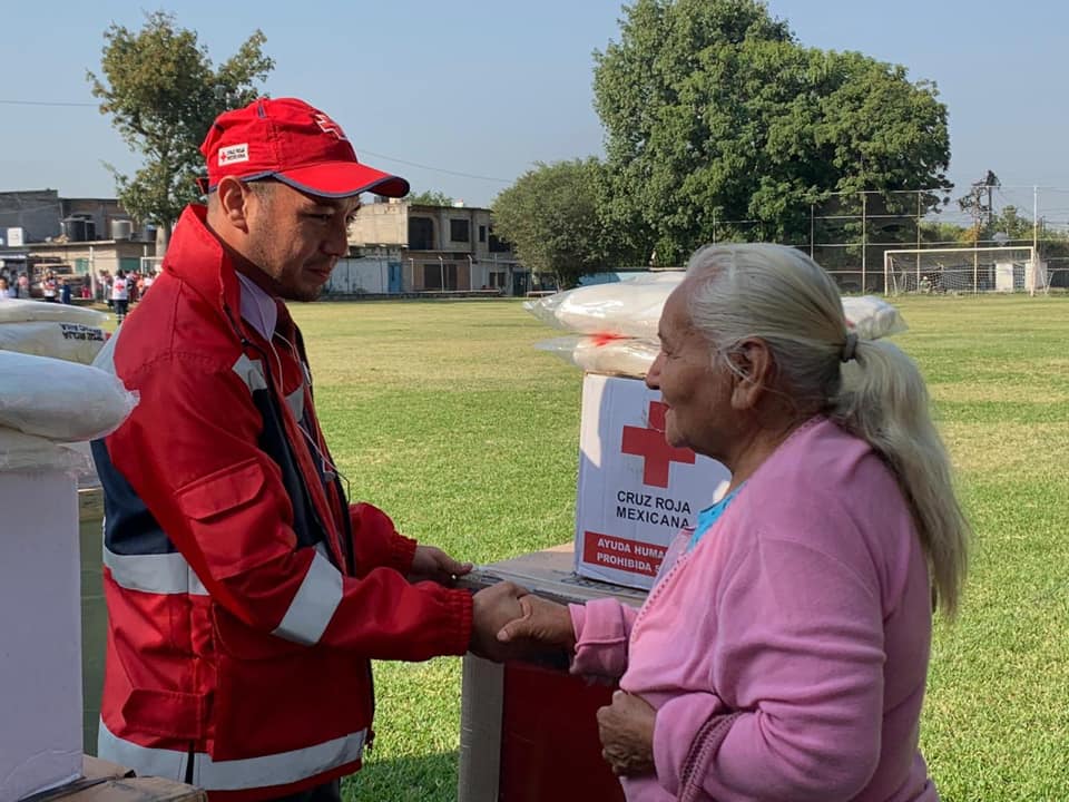 SE HIZO LA ENTREGA DE KIT DE AYUDA HUMANITARIA POR PARTE DE LA CRUZ ROJA DAMAS VOLUNTARIAS DE JOJUTLA MORELOS A FAMILIAS VULNERABLES DEL MUNICIPIO DE TLALTIZAPÁN.