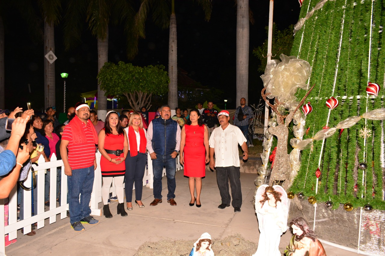 ENCENDIDO DEL ÁRBOL NAVIDEÑO EN TLALTIZAPÁN.