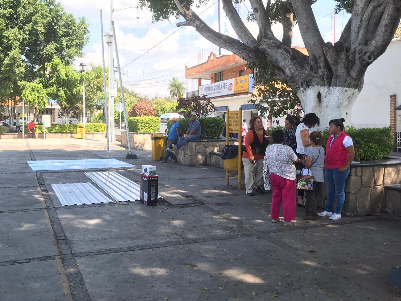 ENTREGA DE PAQUETES DE PROSAFAM EN APOYO A LA ECONOMÍA FAMILIAR.