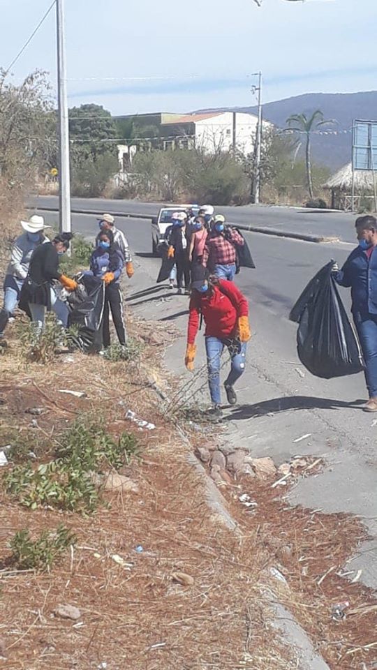 SE REALIZARON TRABAJOS DE FATIGA SOBRE LA CARRETERA ZACATEPEC – TLALTIZAPÁN POR PARTE DEL H. AYUNTAMIENTO DE TLALTIZAPÁN.