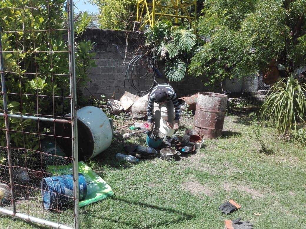 DESCACHARRIZACIÓN EN LA COL. BONIFACIO GARCÍA.