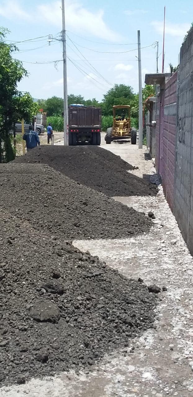 EMPAREJAMIENTO DE CALLES EN LA COLONIA OTILIO MONTAÑO.