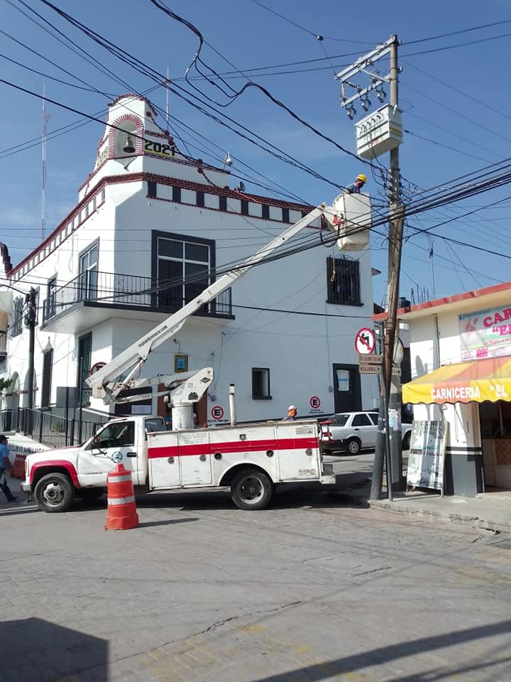 MANTENIMIENTO DE ALUMBRADO PÚBLICO EN SAN RAFAEL, SANTA ROSA TREINTA, COL. CENTRO.