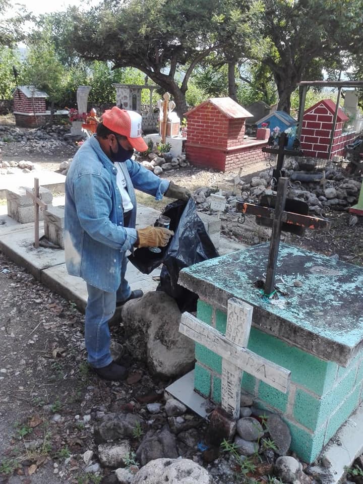 TRABAJOS DE DESCACHARRIZACIÓN EN PANTEÓN DE BARRANCA HONDA. 