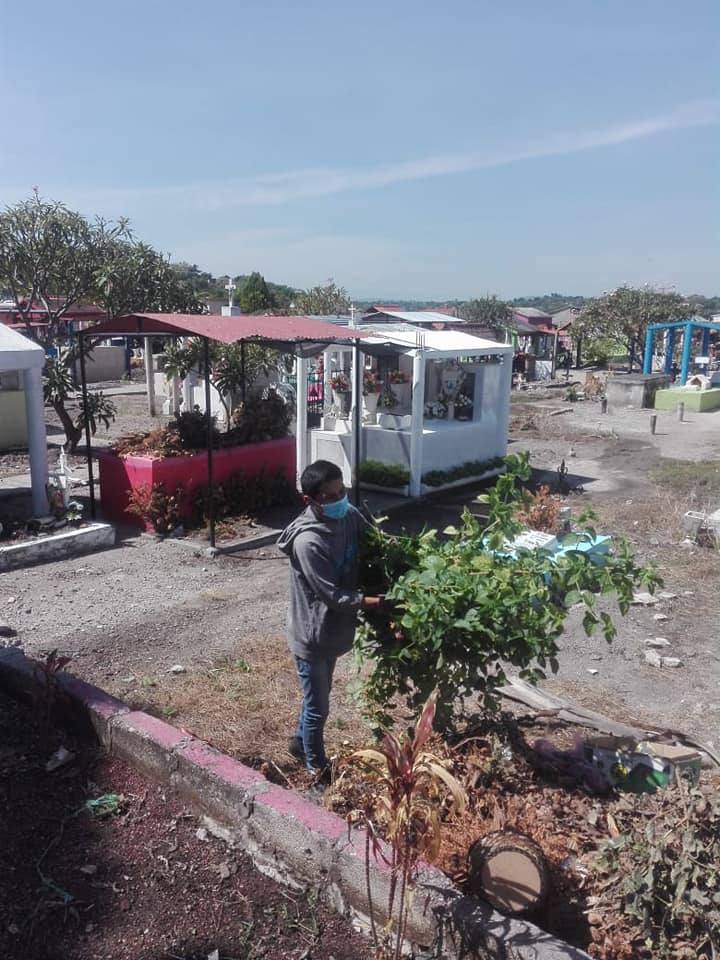 DESCACHARRIZACIÓN EN PANTEÓN DE TLALTIZAPÁN. 