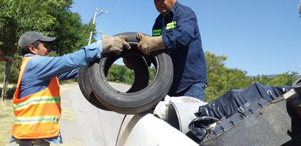 CONTINÚAN LABORES DE DESCACHARRIZACIÓN EN EL MUNICIPIO.