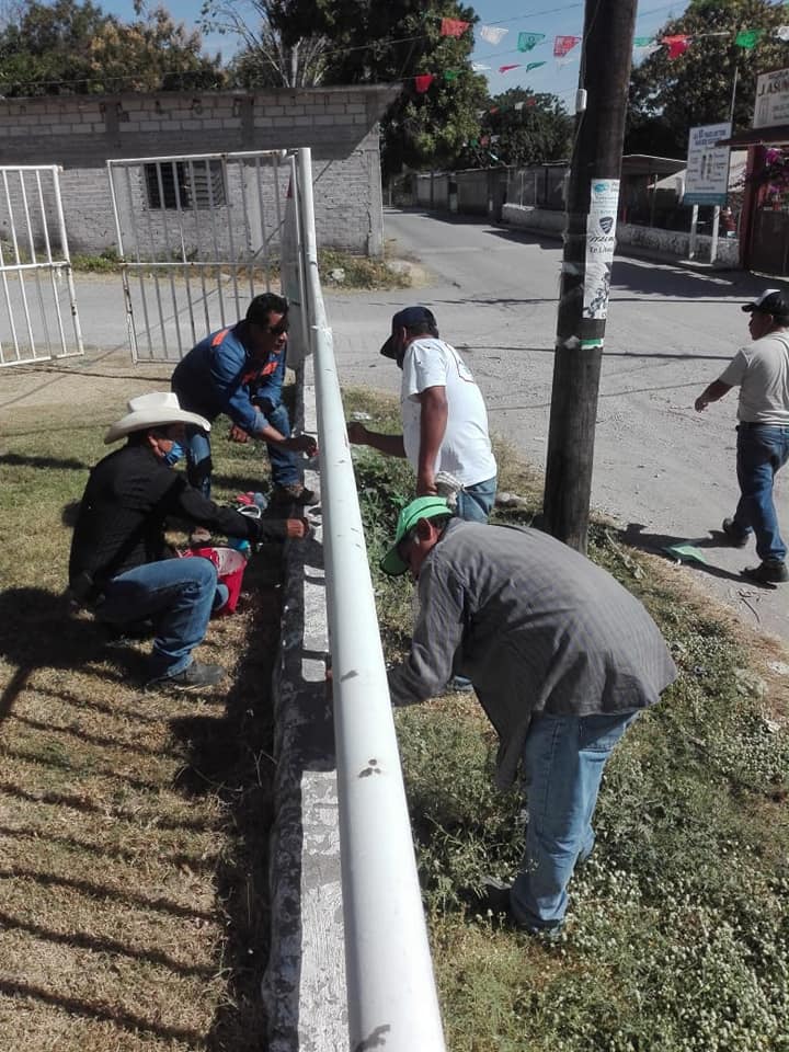 TRABAJOS DE PINTURA EN LA COMUNIDAD DE BARRANCA HONDA.