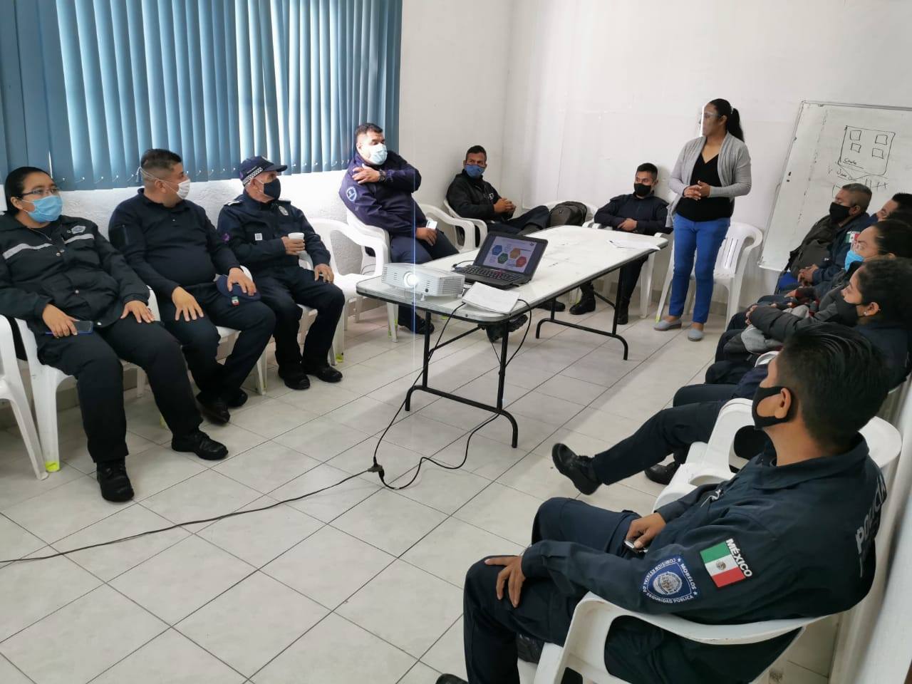 TALLER DE DERECHOS HUMANOS Y PERSPECTIVA DE GENERO A POLICÍAS MUNICIPALES.