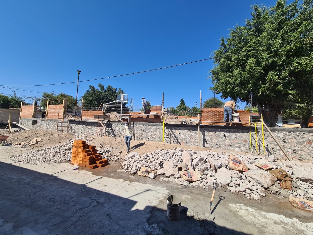 CONSTRUCCIÓN DE BARDA PERIMETRAL EN ESCUELA PRIMARIA DE SAN PABLO HIDALGO.