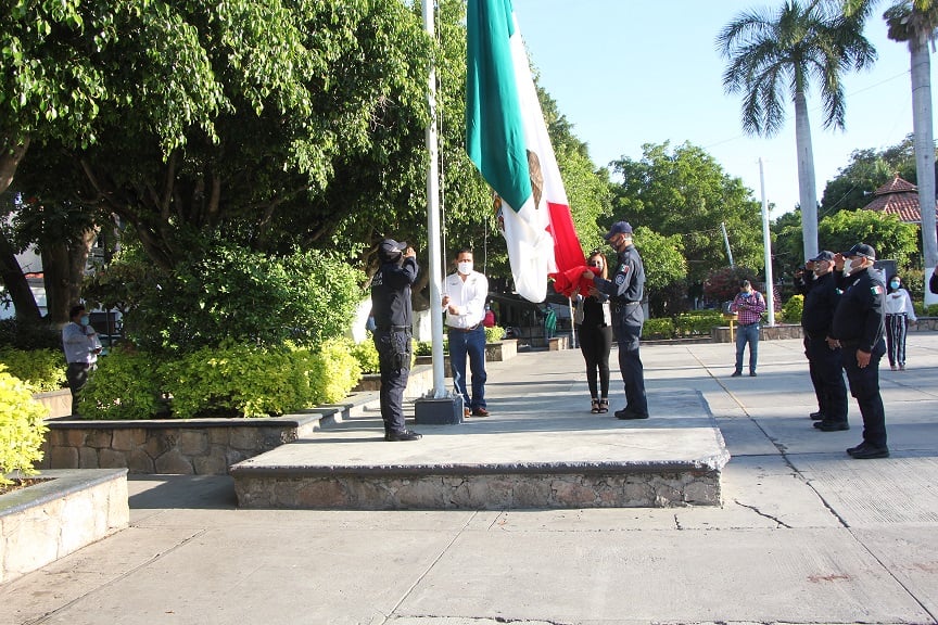 IZAMIENTO A LA BANDERA NACIONAL EN TLALTIZAPÁN DE ZAPATA.