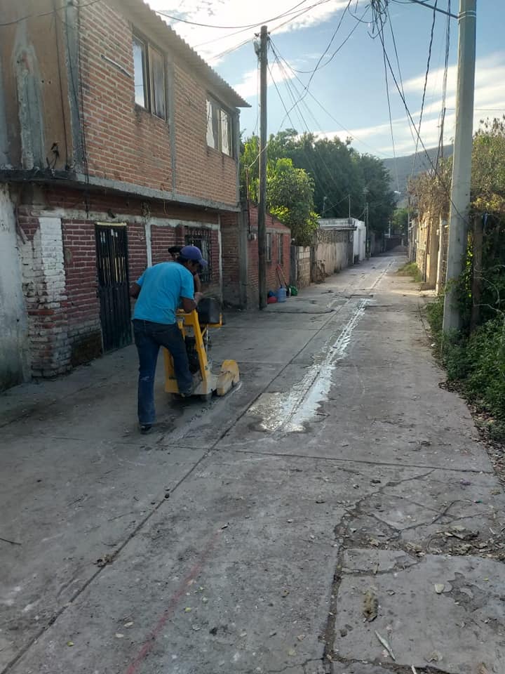 SE REALIZAN TRABAJOS DE OBRA DE 