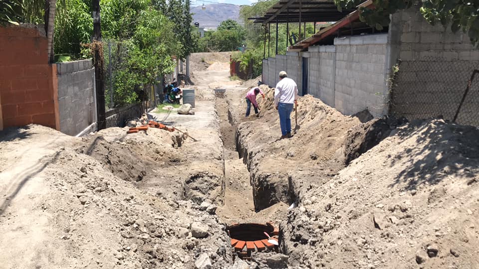 CONTINÚAN LOS TRABAJOS DE CONTRUCCION DE DRENAJE EN “EL CAJONCITO”.