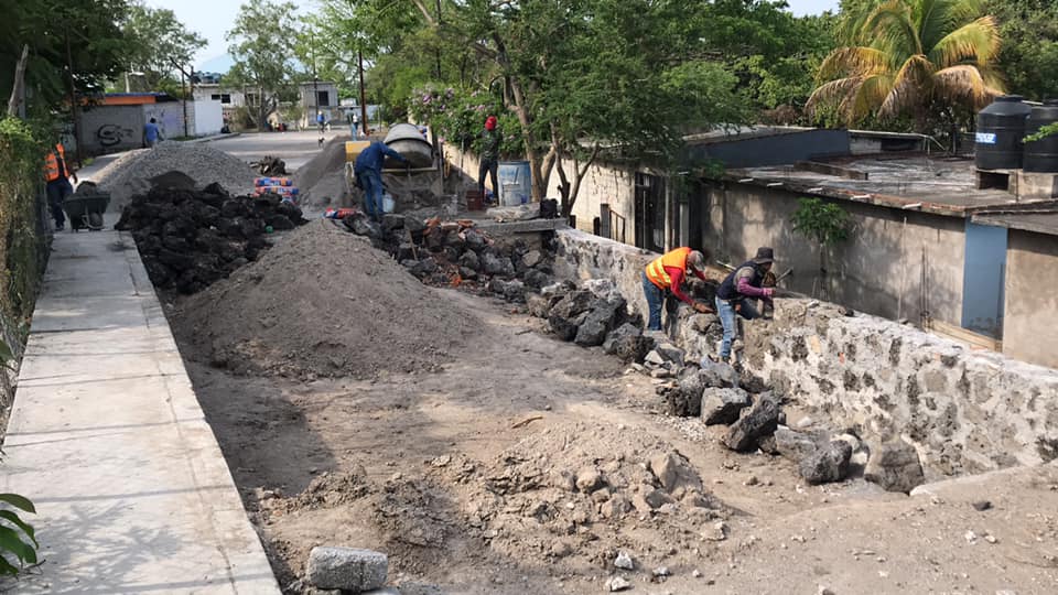 SE REALIZA REPARACIÓN DE AVENIDA FERROCARRIL EN LA COMUNIDAD DE SANTA ROSA TREINTA.