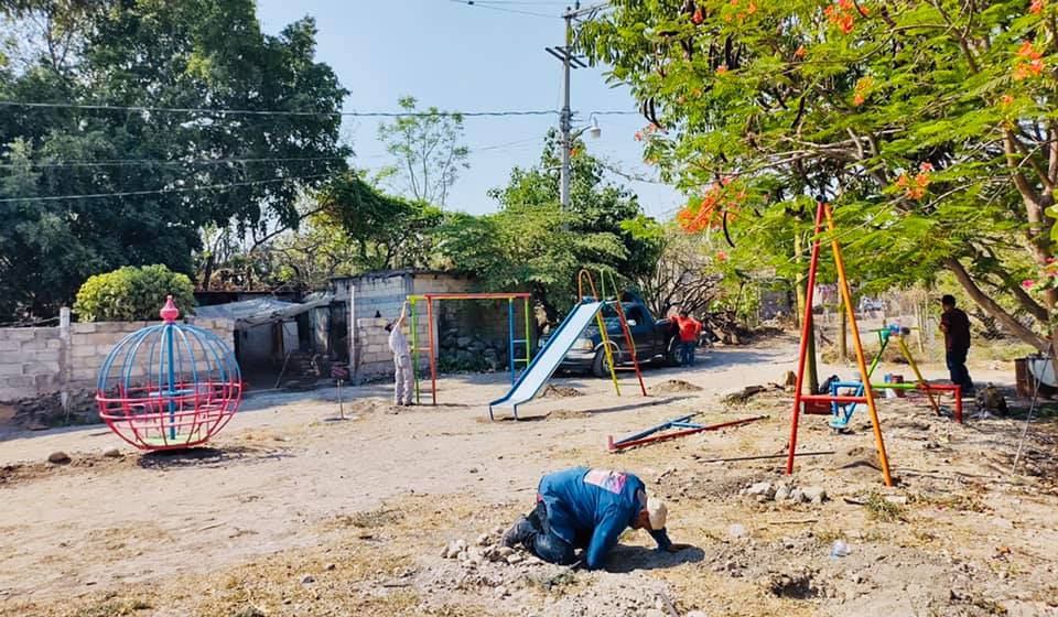 INSTALACIÓN DE JUEGOS EN ESPACIOS PÚBLICOS EN LA COLONIA OTILIO MONTAÑO.